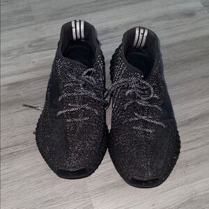 adidas Yeezy Boost 350 V2
Static Black (Reflective)